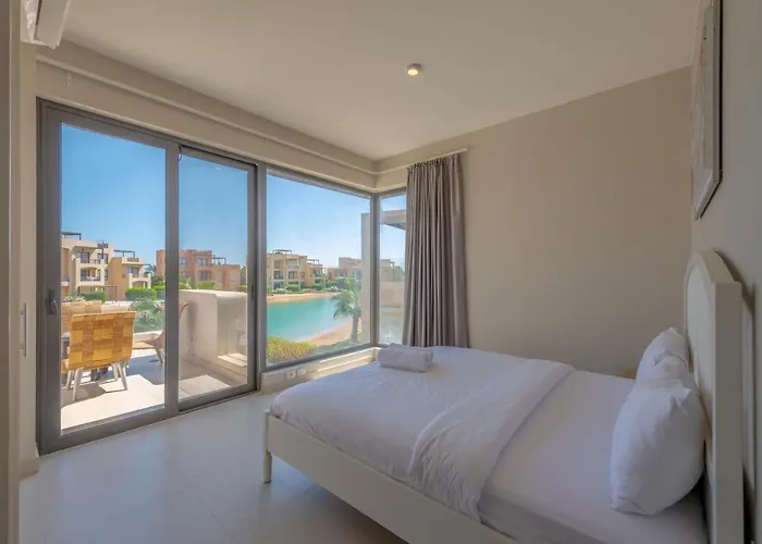 Airy & Bright 4br In Tawila, El Gouna, Private Pool & Lagoon Access Villa *