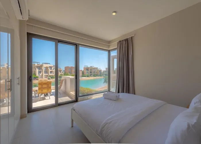Airy & Bright 4br In Tawila, El Gouna, Private Pool & Lagoon Access *