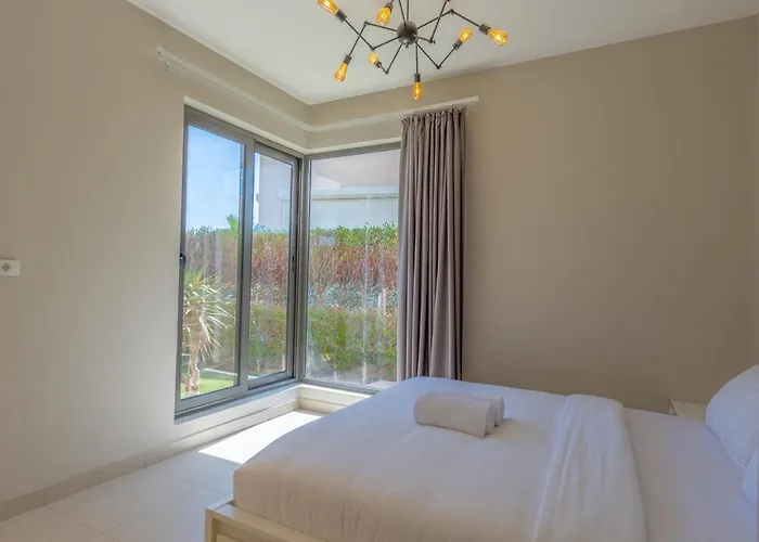 Airy & Bright 4br In Tawila, El Gouna, Private Pool & Lagoon Access Villa *