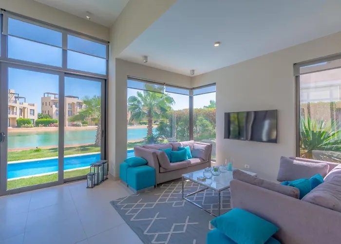 Airy & Bright 4br In Tawila, El Gouna, Private Pool & Lagoon Access Villa *