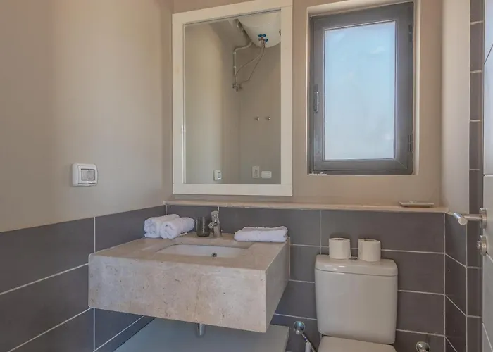 Airy & Bright 4br In Tawila, El Gouna, Private Pool & Lagoon Access Villa