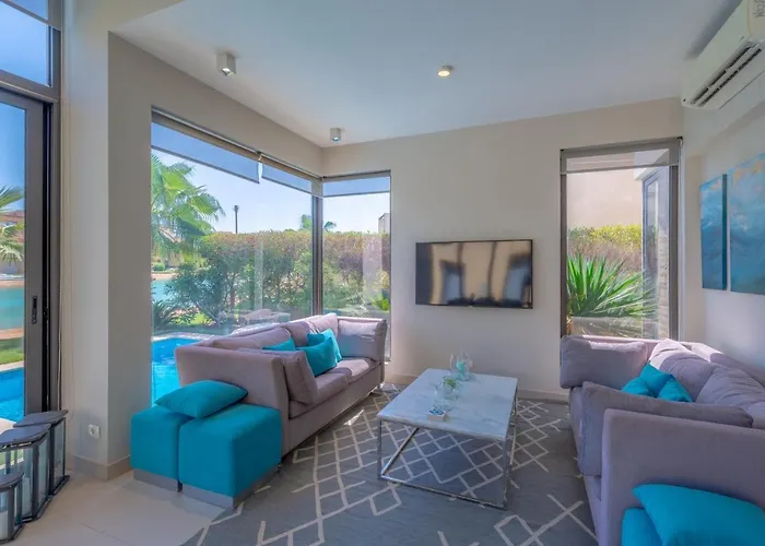 Airy & Bright 4br In Tawila, El Gouna, Private Pool & Lagoon Access Gurdaka