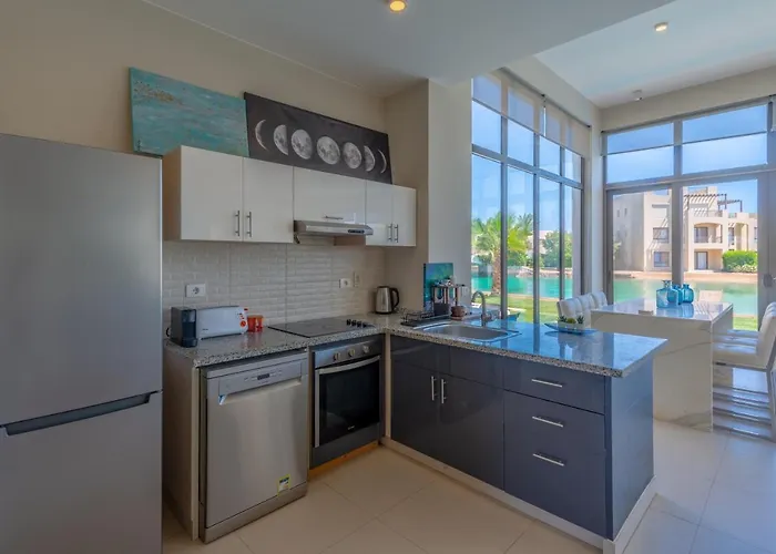 Airy & Bright 4br In Tawila, El Gouna, Private Pool & Lagoon Access Gurdaka