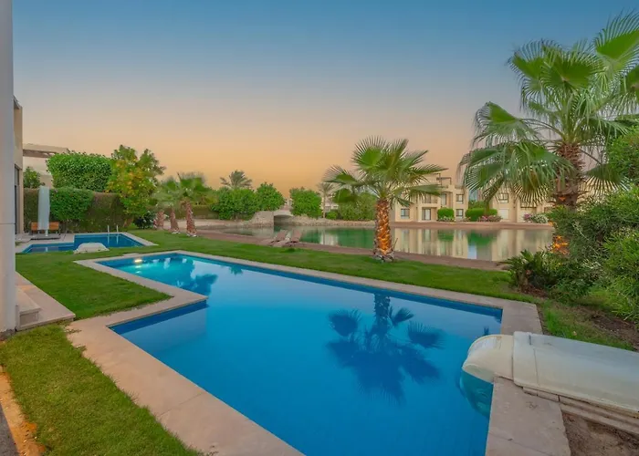 Airy & Bright 4br In Tawila, El Gouna, Private Pool & Lagoon Access Gurdaka