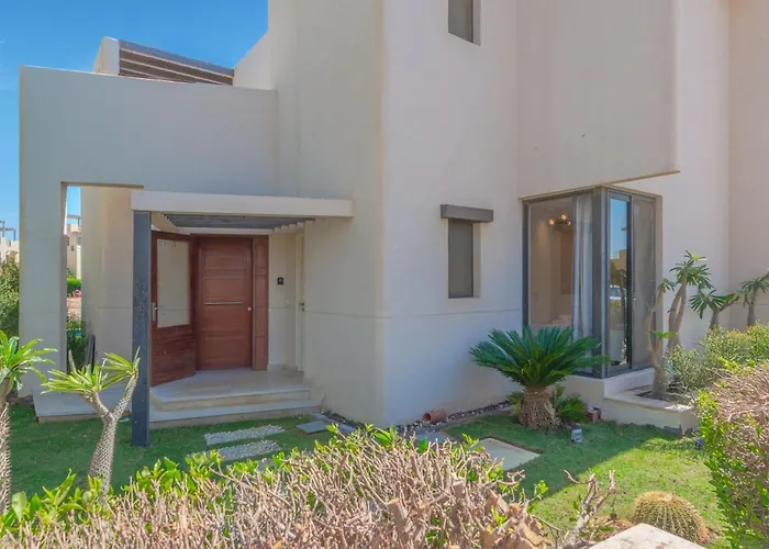 Airy & Bright 4br In Tawila, El Gouna, Private Pool & Lagoon Access Villa