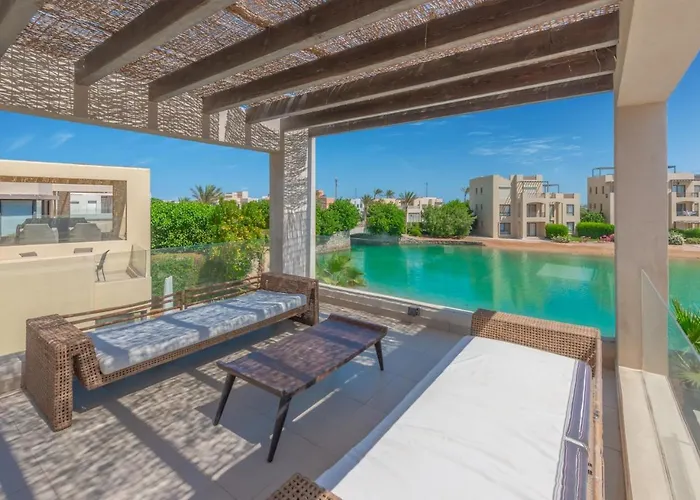 Airy & Bright 4br In Tawila, El Gouna, Private Pool & Lagoon Access Villa *