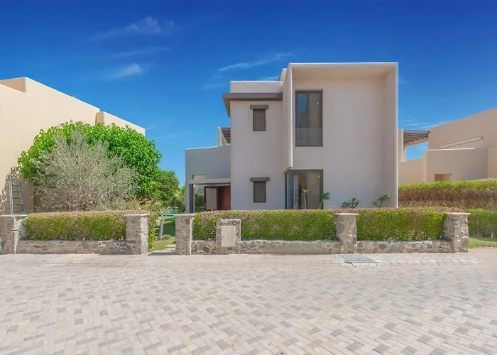 Airy & Bright 4br In Tawila, El Gouna, Private Pool & Lagoon Access